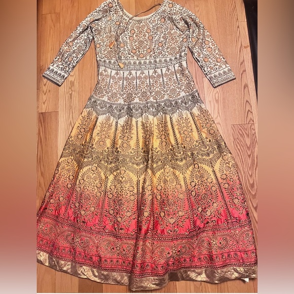 Lehenga - Picture 3 of 7